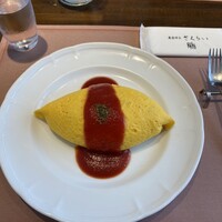 厳選洋食さくらい - オムライスのケチャップ