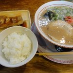 麺堂　香 - 「梅セット（＋130円）」ラーメンとなら計680円也