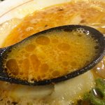 麺堂　香 - 以前より濁度の上がったスープ。脂分も高めです