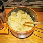 金沢濃厚煮干豚骨 伊乃心 - 生姜甘酢漬け