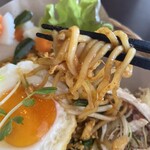 Bintang Baru - けっこう柔らかめの麺でピリ辛です。