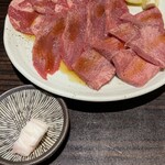 Sukoshi Zeitakuna Umai Yakiniku Yuusui - 牛タン全部盛り(1,990円)