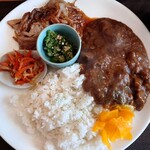 GOHAN-YA あたしんち - しょうが焼き定食 935円(税込)。 カレー 650円(税込)。