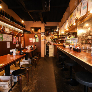 会話を楽しみながらゆっくり寛げるアットホームな大衆酒場