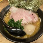 家系ラーメン 傳助 - 