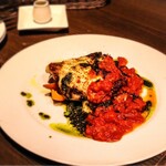 Oven-baked chicken topped with tomato and cheese ``Pizzaiola''