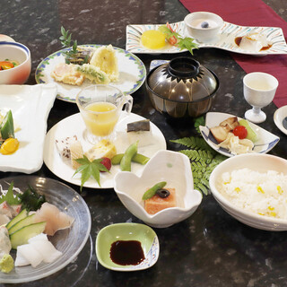 Enjoy the delicate kaiseki cuisine made with fresh ingredients from Ogori City to your heart's content