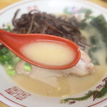 博多らーめん 和 - 博多ラーメンのスープ