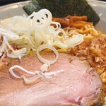 Tonikaku - レアチャーシューが肉肉しくてうめぇ！