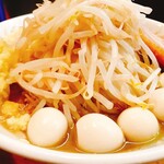 ラーメン二郎 - うずらのアップ