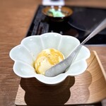 博多水炊き・鶏すき鍋 西新初喜 - デザートは「バニラアイスのきな粉黒蜜かけ」。きな粉も黒蜜も好きですから、嬉しい。