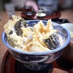 博多水炊き・鶏すき鍋 西新初喜 - 鶏天以外にも具がたっぷり