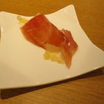 A Bee - 鹿児島県産の生ハムと鳥取県産実家の蜜柑を焼いて2