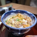 博多水炊き・鶏すき鍋 西新初喜 - ◆天草大王の親子丼・・鶏肉もたっぷり入り、卵はトロトロ。福岡らしい甘めのお味付けだそうですが、 親子丼としては美味しい品だとの感想。