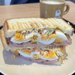 グレイン コーヒー ロースター - 料理写真:春野菜とたまごとパストラミ