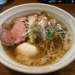 はりけんラーメン - ラーメン全景　麺が弱そうと、この時点で分かる。チャーシューは素晴らしい。