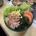 醇 - ツナサラダもボリューム満点です。