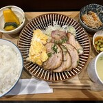 江戸堀 焼豚食堂 - ミックス定食（焼豚増し、ご飯大盛）
