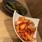 蒲田焼肉 東京BeeN - 白菜キムチとニラキムチ
