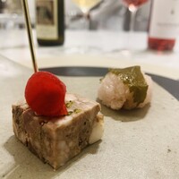 Maison DIA Mizuguchi - ②【DIA名物パテドカンパーニュ、赤大根のピクルス
                      桜餅、フォアグラムース、道明寺粉】