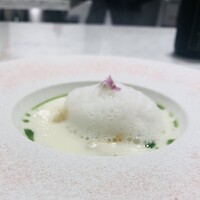 Maison DIA Mizuguchi - ①【愛知産新玉葱のポタージュ、北海道産牛蒡のロワイヤル、スペイン産生ハムのカプチーノ、桜風味】