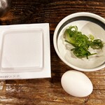 シンヨコ商店 - ランチ サービスの生卵と納豆