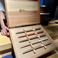 鮨shizuku 西天満 - 持ち帰り可のお箸を選びます