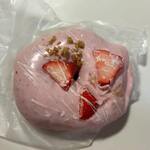 のあドーナツ - ストロベリー２９０円。

此方はドーナッツをストロベリーチョコを被せイチゴ果実をトッピングした美味しさと可愛いさを兼ねたドーナッツです。

