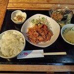 しの和GARDEN - セレクトランチ（桜鯛刺胡麻醤油、豚の生姜焼き）