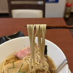 酒肴場 屯 - 三河屋製麺のツルパツ細ストレート麺