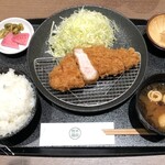 Tonkatsu To Butanikuryouri Hiratabokujou - 金華豚ロースかつ膳（税込1800円）