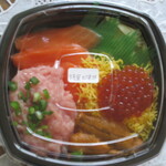 海鮮と肉のどんぶり屋 どん八 - 特選四色丼