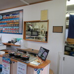 海鮮と肉のどんぶり屋 どん八 - 内観