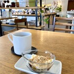 マガサンのKITCHEN - デザートのパンナコッタとコーヒーをプラス