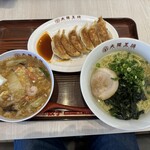 大阪王将 - 料理写真:中華丼、餃子、塩拉麺　1,190円
