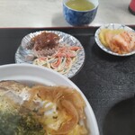Kuribayashi Shiyokudou - 小鉢、漬物 ♪