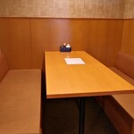 Nakata - テーブル席も充実