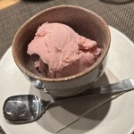 五本木 AKIMOTO - いちごアイス300円　さっぱり美味。デザートもレベル高いなぁ