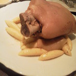 ドイツ・オーストリアビール専門店 ツークシュピッツェ - アイスパイン。すいません豚足だと勘違いしました。