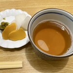 てんぷら黒川 - 香の物とお茶