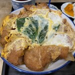 Gotou Shiyokudou - 『カツ丼(ラーメンスープ･つけもの･デザート付)』のカツ丼