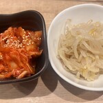 Yakiniku Akira Zen - キムチ550円
      もやしナムル440円