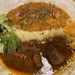 SPICY CURRY 魯珈 - 手前ラムカレー