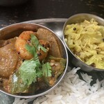 南インド料理店 ボーディセナ - シーフードカレー＆キャベツポリヤルエリア