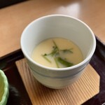 Sumiyaki Koubou Shin - ◆ 茶碗蒸し
                      専用のスプーン付き。とても食べやすかったよ！
                      古いiPhone…ピンボケ全開！