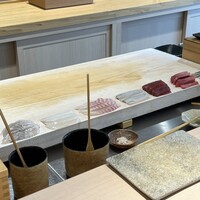 鮨德 - 入店時にネタは切りつけられていました