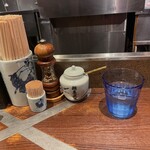 麺屋武蔵 神山 - テーブル調味料