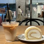 ル・プチメック - ロールケーキとアイスカフェラテ（900円）