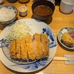 とんかつ七井戸 - 岩中豚上ロース定食∶2680円 ＋ メンチカツ