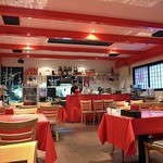 香港亭 - 派手な店内